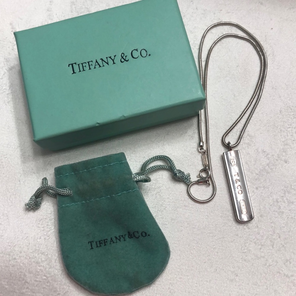 Tiffany & Co Bar necklace with chain